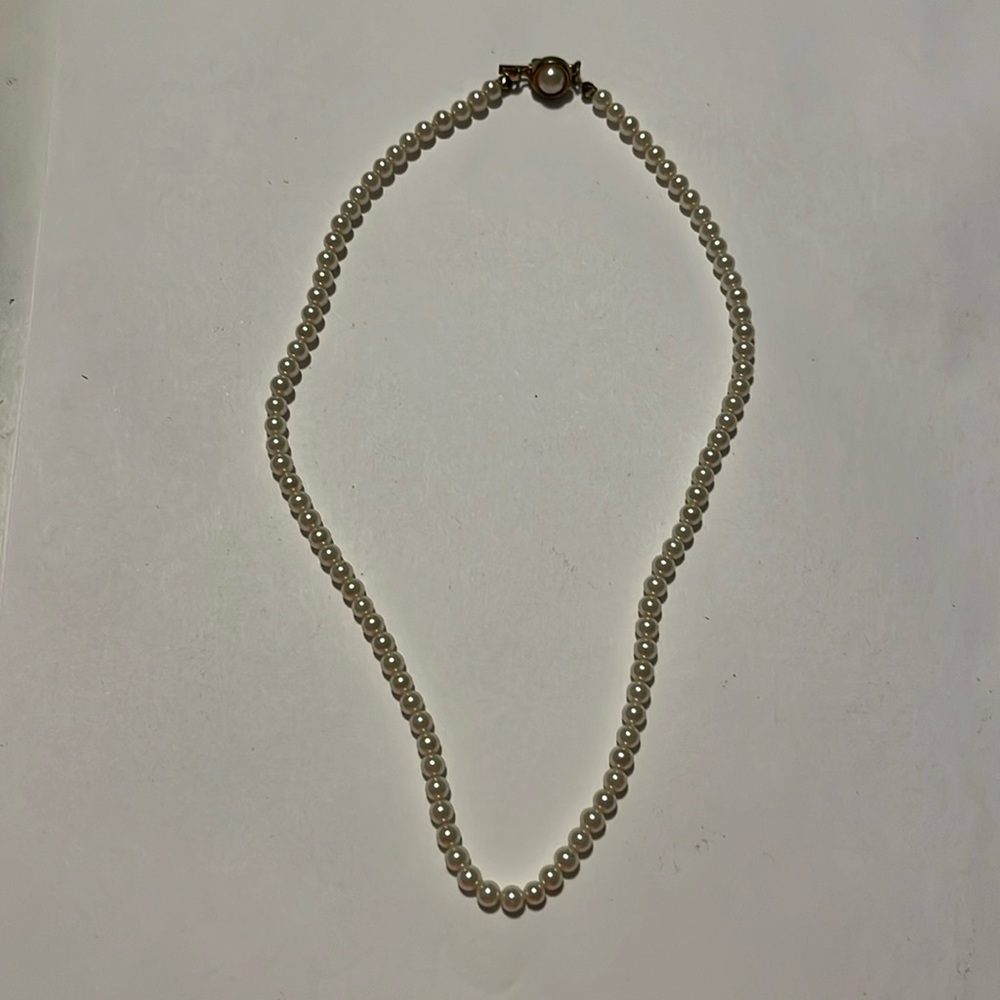 Imitation pearl necklace